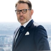 Prof. Dr. Markus Pfl&uuml;gl, LL.M.